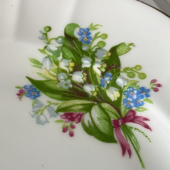 Victoria C & E Bone China England 8.25” plate Lilly of the Valley - Picture 4 of 7